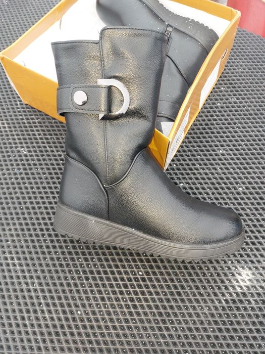 Женские зимние сапоги.