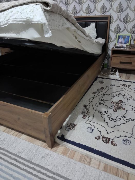 Спальный кровать