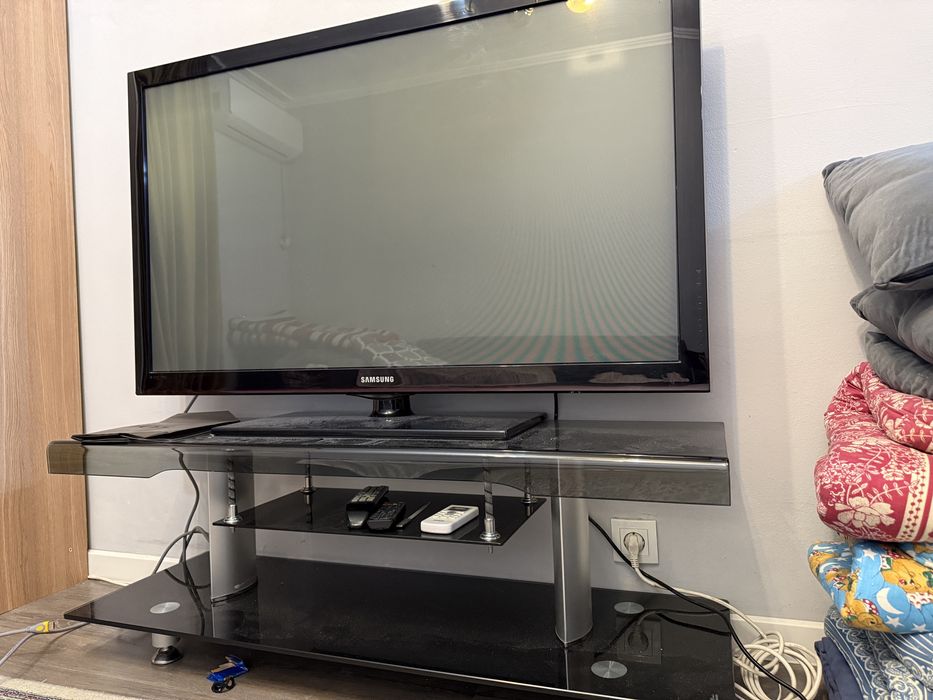 Телевизор Samsung 2010 года