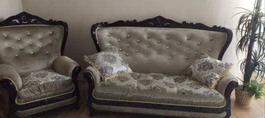 Срочно продам топовый диван и два кресла.