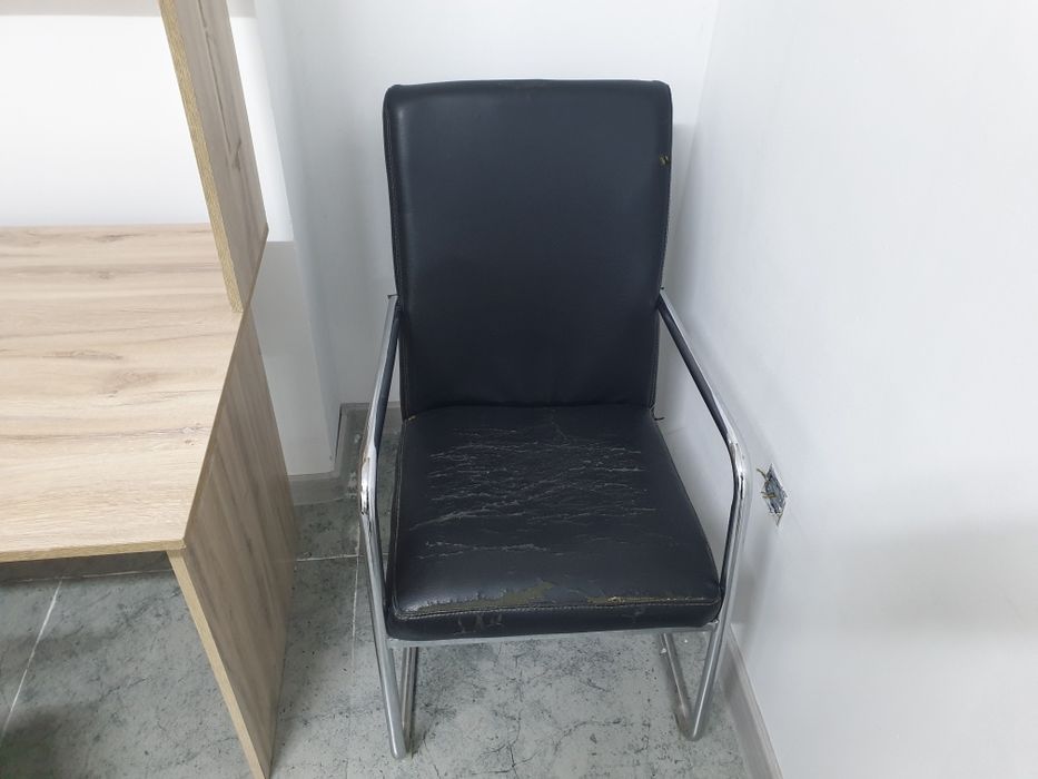 Продам компьютерные столы и стулья