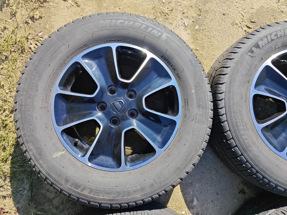 Jante Originale din Aluminiu de Dacia Duster M+S pe 16" pe Negru