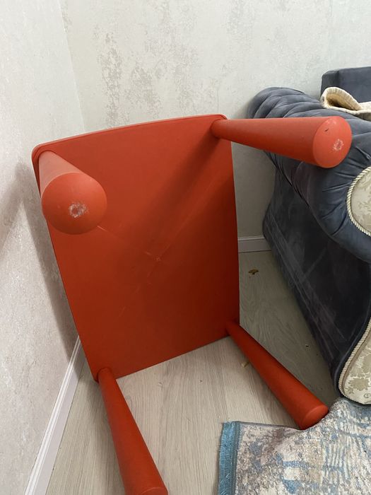 Децки стол икеа красный