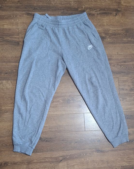 Nike долнище 25€