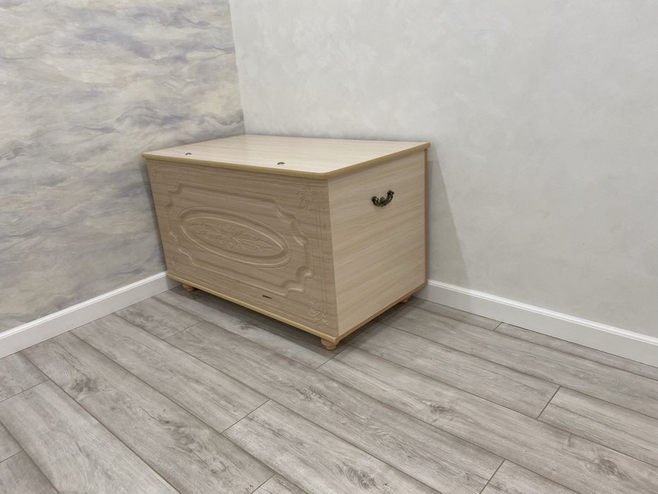 Продается сундук, для спальной комнаты.