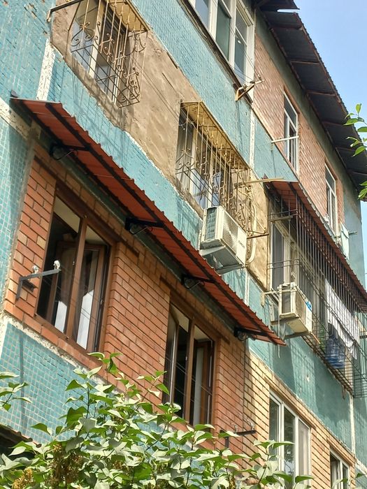 Установка козырьков и Бельевых роликов.