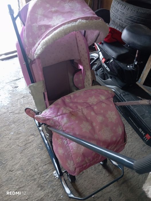 Зимние санки с колёсиками