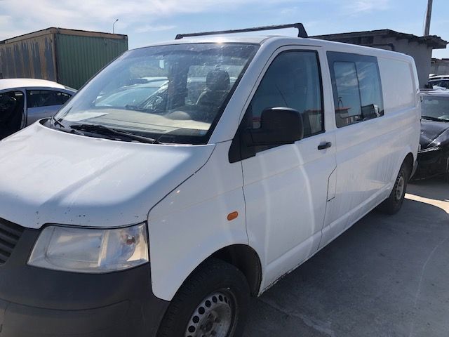 Dezmembrez Volkswagen T5 motor 2..5 tdi BNZ