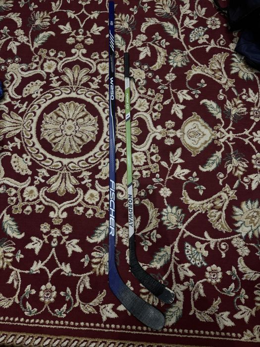 Продаются хоккейные клюшки!