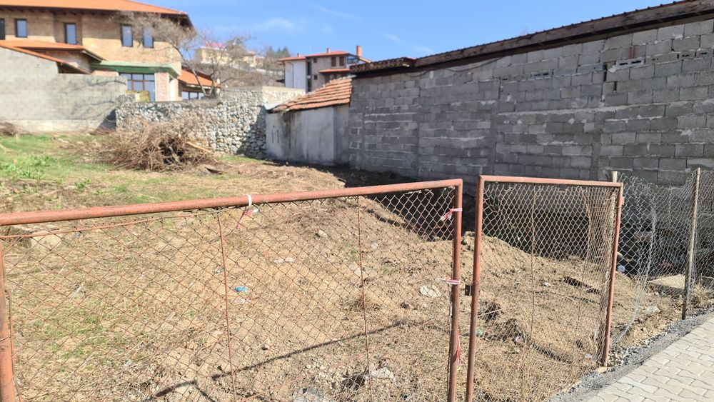 Продава се Парцел в Казанлък - 329 кв.м за 210 €/кв.м - Снимка #1