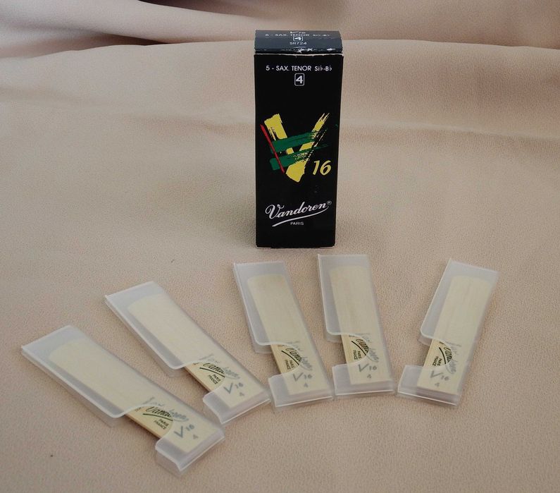 Оригинални платъци за тенор саксофон Vandoren SR724 V16