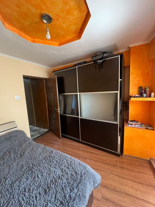 Inchiriere apartament  2 camere.