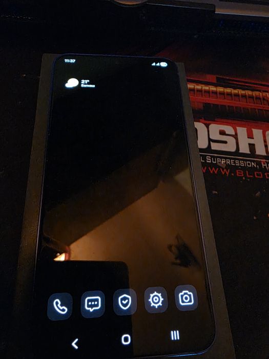 Samsung S25 12/256 (без торга)