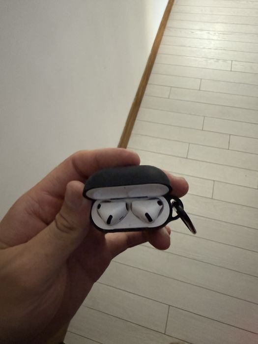 Продам Air pods 4