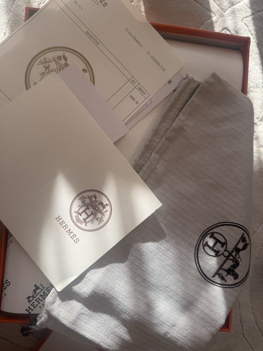 Hermes сникърси.