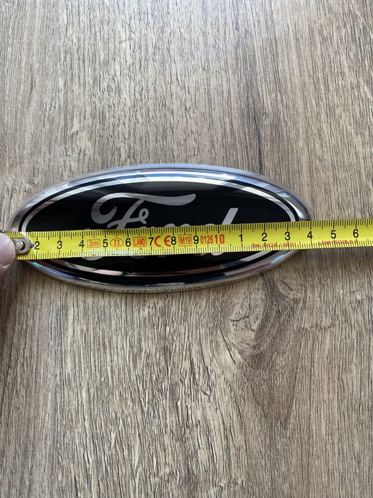 Emblema Semn Logo Grila Bara Fata Portbagaj Spate Ford Scris Titanium