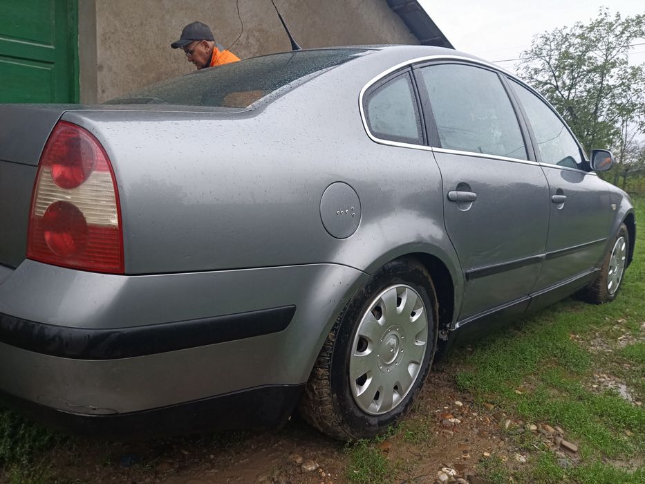Volkswagen PASSAT 2001 1.6 benzina