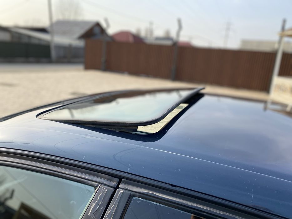 Продам машину Карина е