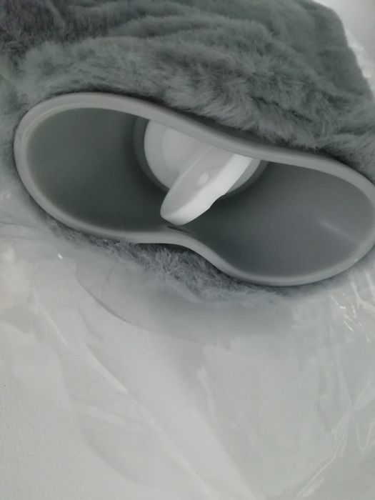 Новая грелка в меховом чехле.