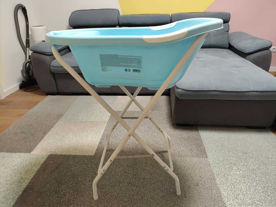 Детска вана със стойка