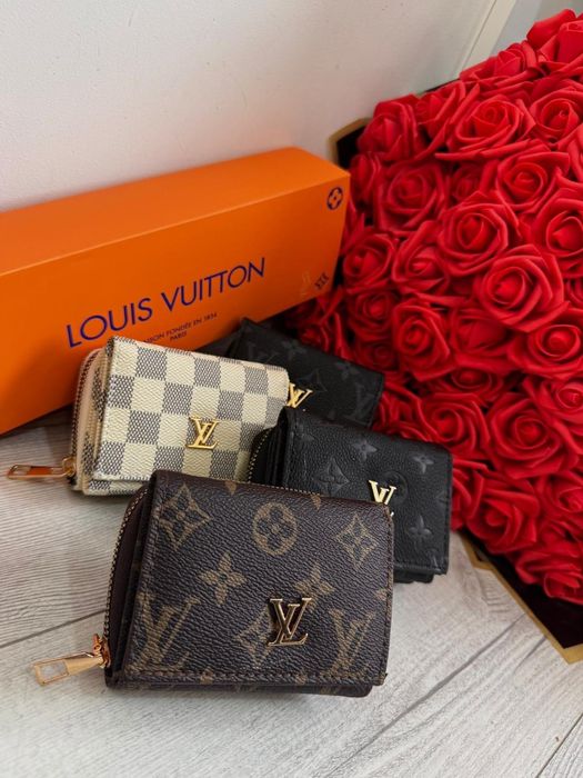 Дамски портмонета.