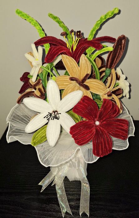 Vindem flori artificiale