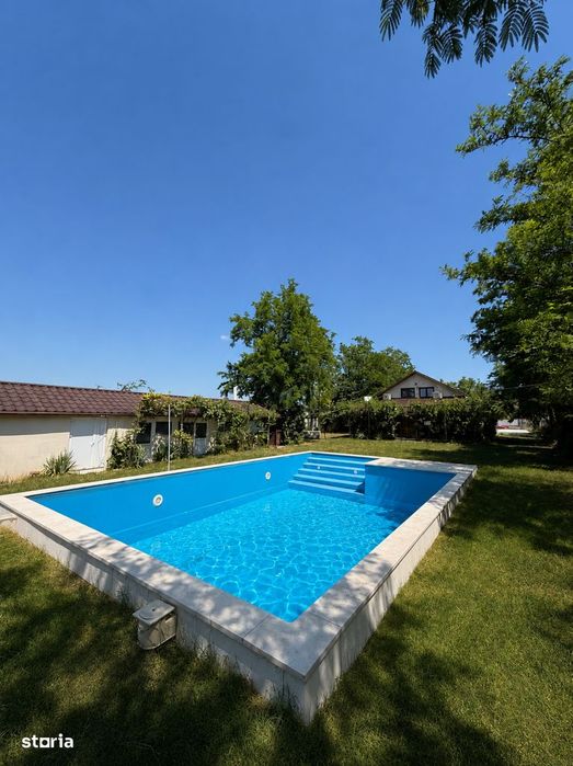 Casa superba de vacanta! 2000mp curte+piscina incalzita! Livada!