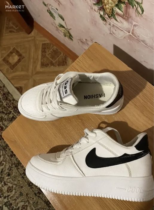 Продам кроссовки