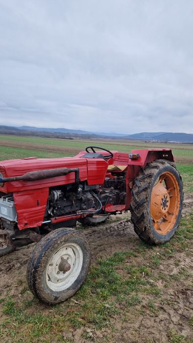 Vând tractor 445