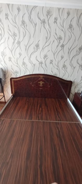 Продам кровать с тумбочками