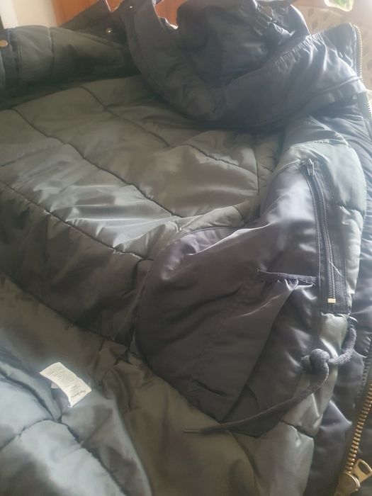 Vând gecă groasă .