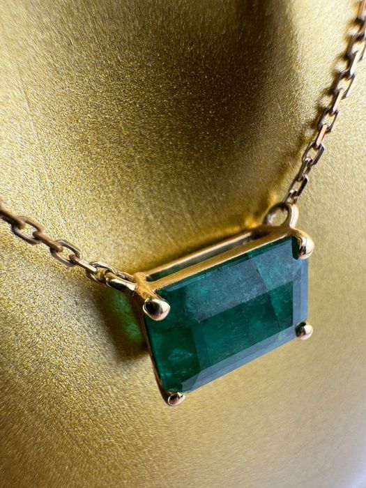 Продам цепь с кулоном Изумруд