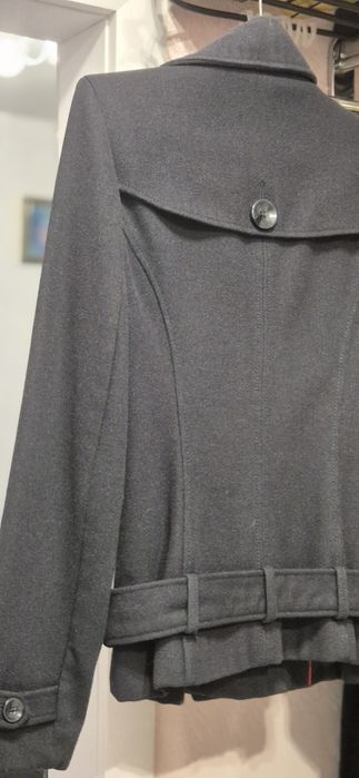 Късо вълнено палто