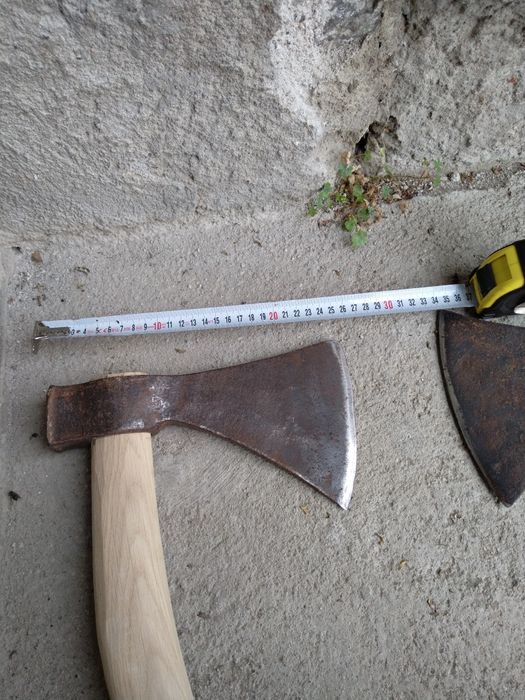 Продавам две антикварни огромни брадви Франция 19-ти век