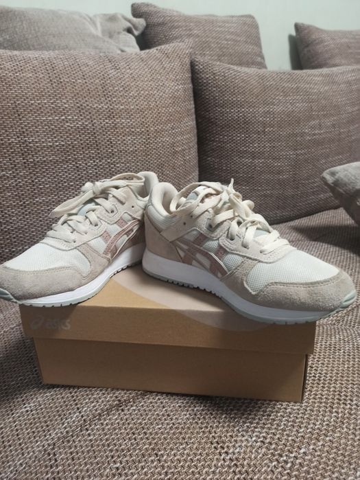 Дамски маратонки asics 36 номер
