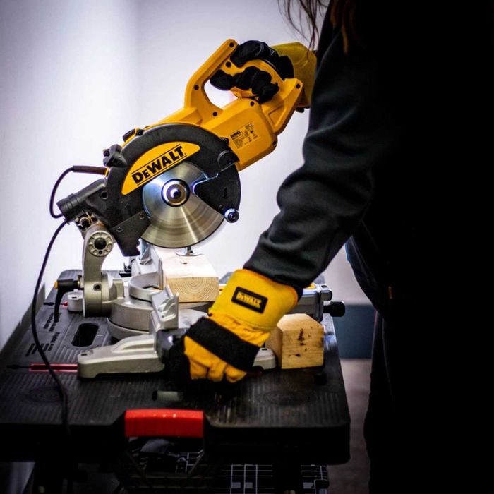 Циркуляр Потапящ настолен  DeWALT DWS774, 1400W, 216мм