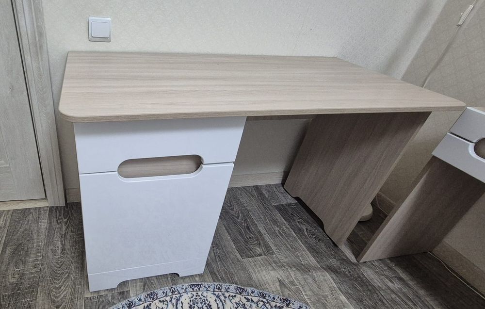 Продам письменный стол