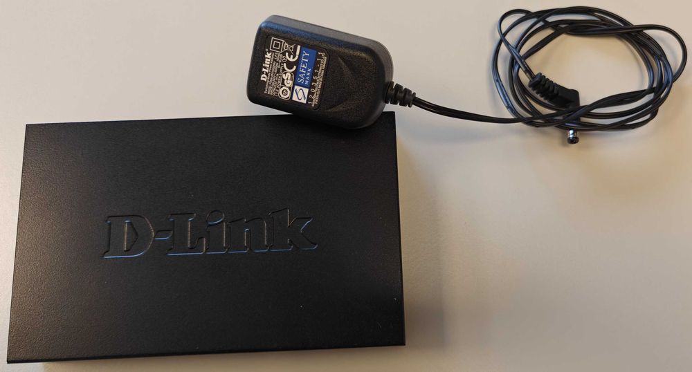 Прродавам Суич D-Link DGS-108, 1000Mbps 8Port switch