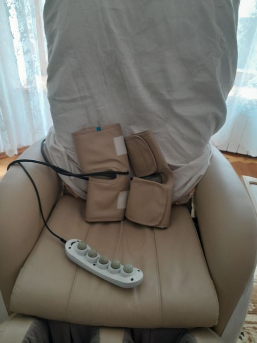 Продам массажное  кресло