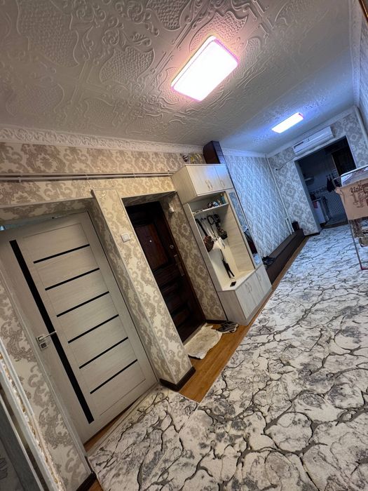 Кв сотилади срочно 3 хонали 2 этажда