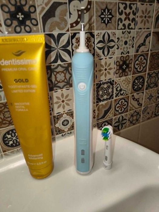 Електрическа четка за зъби Oral-B Professional Care
