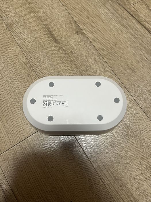 безжично зареждане и кутия за дезинфекция на телефон в едно