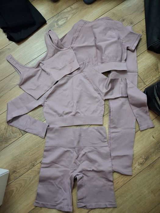 Одежда женская для тренировок