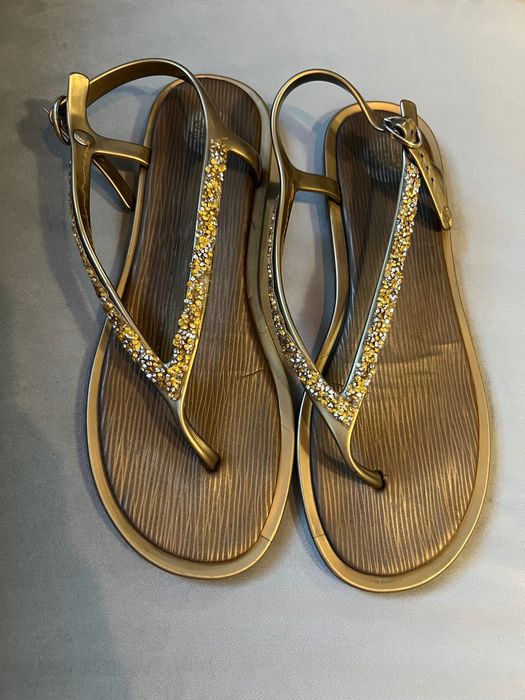 Sandale aurii purtate de 2 ori,mărimea 40