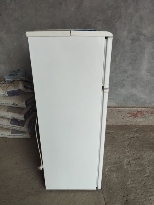 Холодильник сотилади