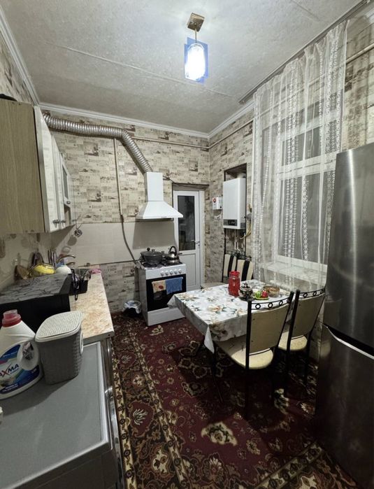 Сергелийский район 6а машина базар продаётся 2/2/7 квартира. Срочно.