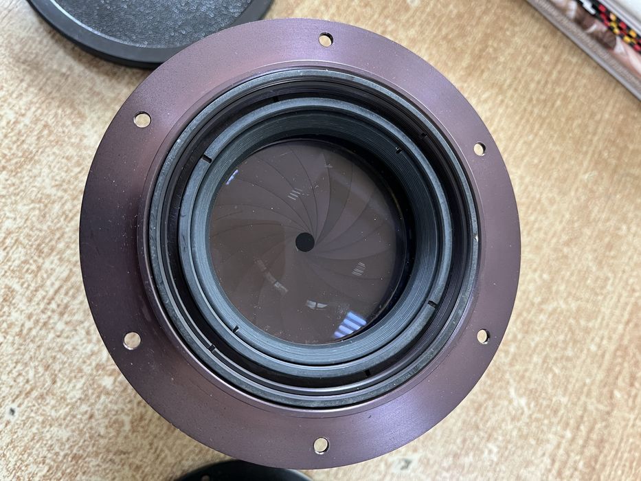 Obiectiv vintage Carl Zeiss Jena DDR 4,5 / 300 pentru cameră foto de lemn