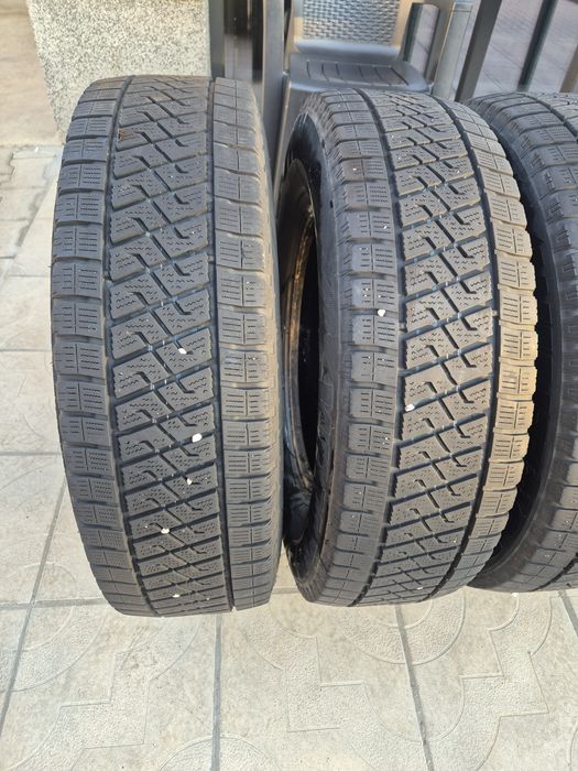 4бр. Зимни Бусови Гуми 215/75/16C LASSA