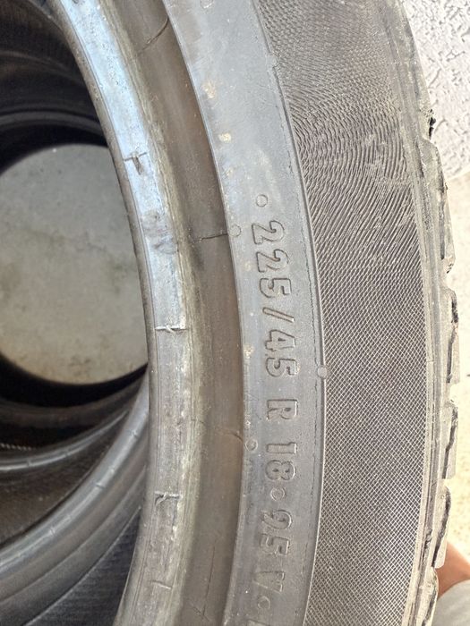 Vand 4 anvelope iarna 225 45 18 pret 300 ron toate 4 buc.