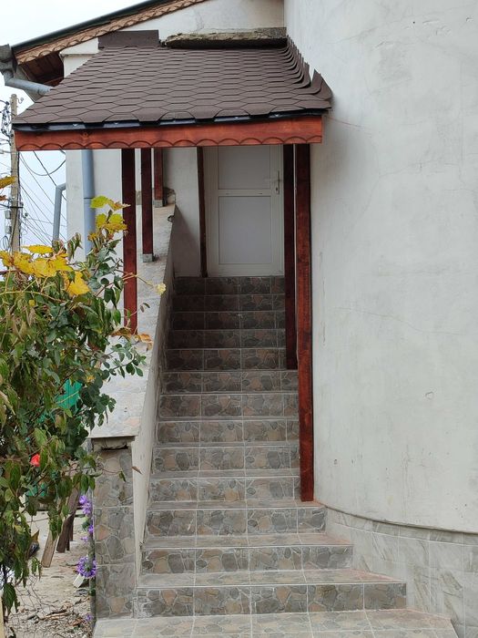 Дава се под наем Етаж от къща в София, Левски В - 75 кв.м за 566.1 € - Снимка #1